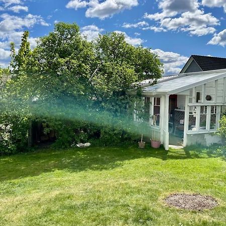 Charmigt Sekelskifteshus Med Naerhet Till Det Mesta Eskilstuna Exterior photo