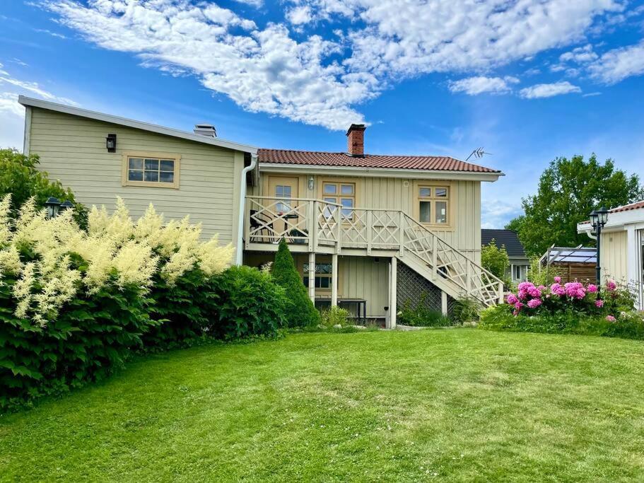 Charmigt Sekelskifteshus Med Naerhet Till Det Mesta Eskilstuna Exterior photo