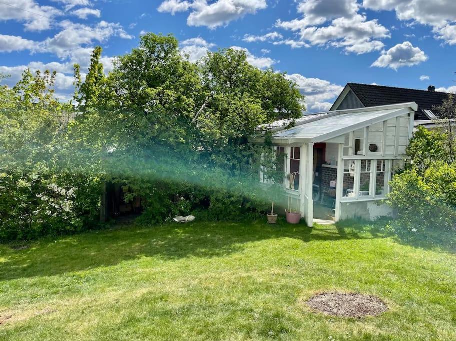 Charmigt Sekelskifteshus Med Naerhet Till Det Mesta Eskilstuna Exterior photo